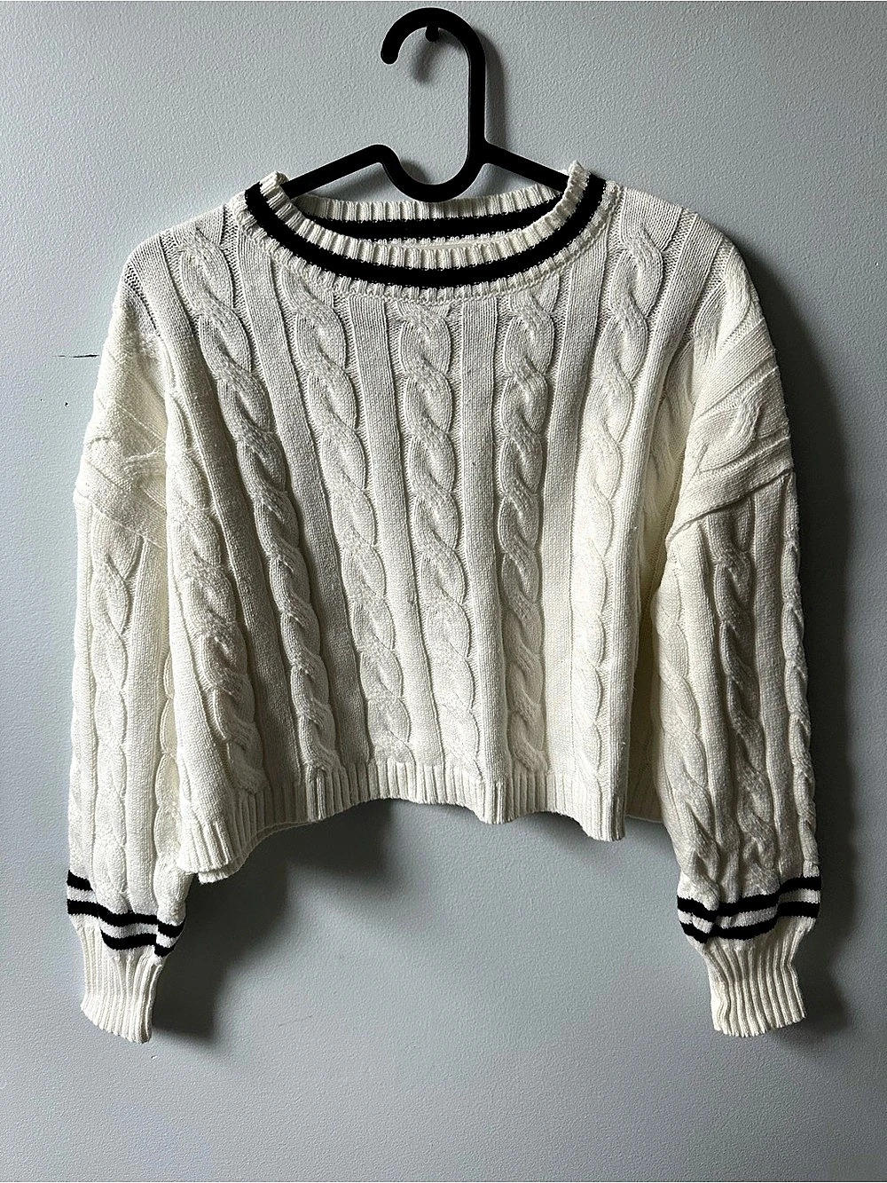 Jessica Simpson Cable Knit Sweater White & Black Like New